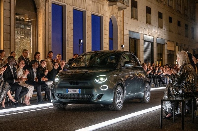 FIAT 500e Giorgio Armani. Nejazdite s ním, jednoducho ho predveďte.