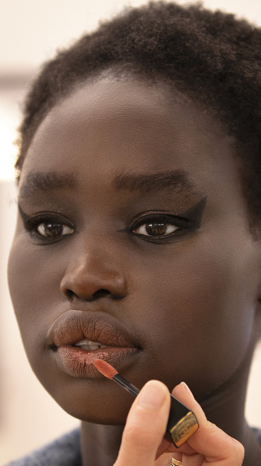 CHANEL Backstage Métiers d’Art Show