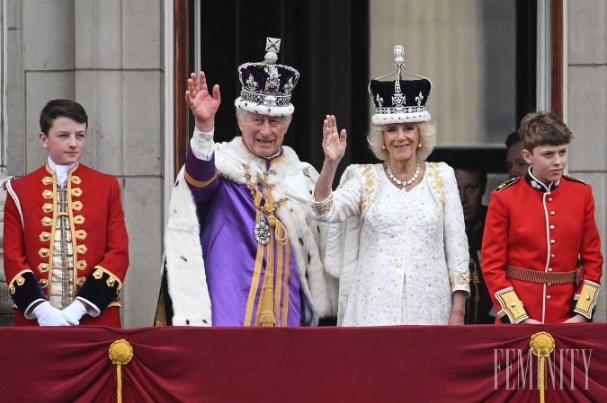 Kráľ Karol III. nasledoval kroky svojej matky a do svojej vlastnej korunovácie zahrnul modernejšie prvky tak ako ona. Kráľ Karol III. nasledoval kroky svojej matky a do svojej vlastnej korunovácie zahrnul modernejšie prvky tak ako ona.