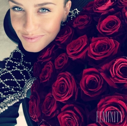 Zamilovaná modelka je krásna, čo poviete?