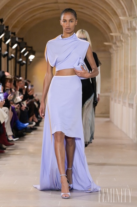 Crop top môže byť vkusný a elegantný 