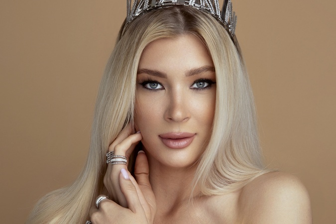 Prvá vicemiss Slovensko 2021 Sylvia Šulíková v šatách Poner