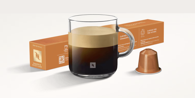 Podávajte s čerstvo pripravenou kávou Nespresso Pumpkin Spice Cake