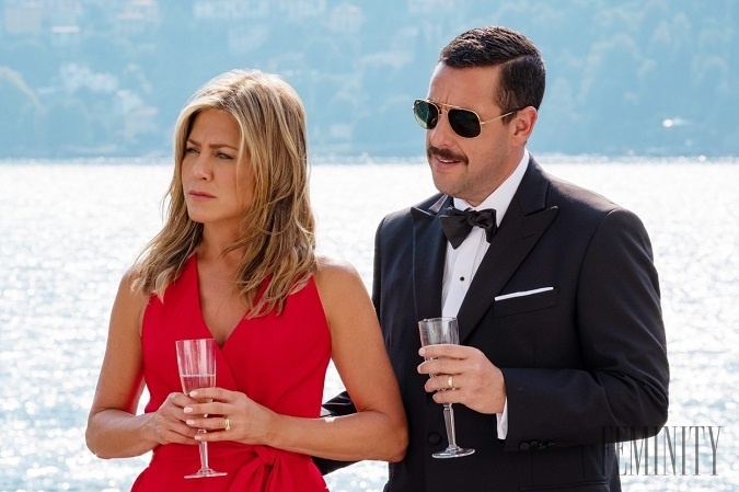 Aj v pokračovaní Murder Mystery uvidíte Jennifer Aniston, ktorá k Sandlerovi neodmysliteľne patrí už roky. 