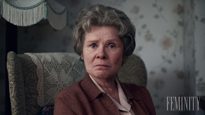 V tejto sérii sa dočkáme aj novej kráľovnej Alžbety, ktorou bude Imelda Staunton známa vďaka úlohe Lady Bagshawe v opátstve Downton Abbey. 